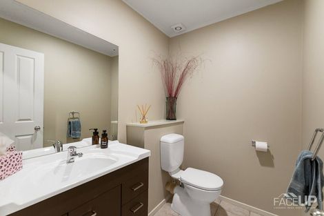 Photo of property in 18 Rosetti Rise, West Harbour, Auckland, 0618