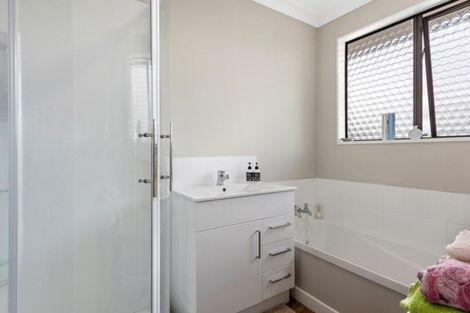 Photo of property in 36 Riverbank Street, Ebdentown, Upper Hutt, 5018