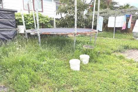 Photo of property in 17 Hillwell Drive, Henderson, Auckland, 0612