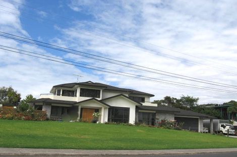 Photo of property in 1027 Beach Road, Torbay, Auckland, 0630