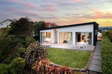 Photo of property in 39 Hackthorne Road, Cashmere, Christchurch, 8022