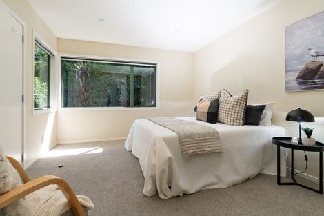 Photo of property in 2 Huntingdon Street, Northland, Wellington, 6012