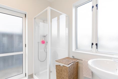 Photo of property in 5 Stitchbird Crescent, Papakura, 2110