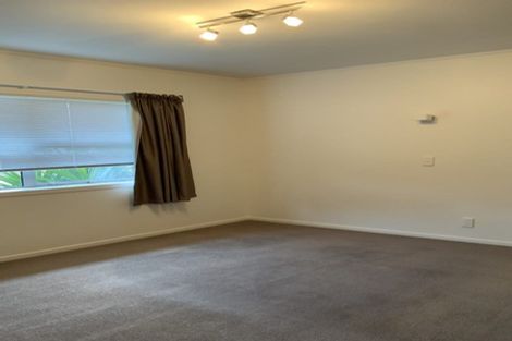 Photo of property in 54 Manhattan Heights, Glendene, Auckland, 0602