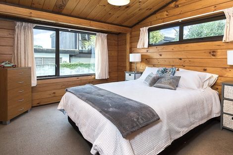 Photo of property in 25a The Esplanade, Eastern Beach, Auckland, 2012