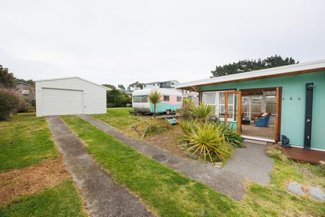 Photo of property in 16 Chrystal Street, Foxton Beach, Foxton, 4815