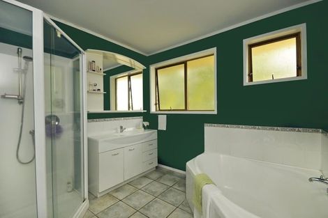 Photo of property in 76 Weatherly Road, Torbay, Auckland, 0630