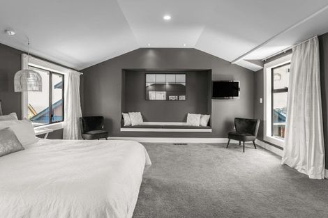 Photo of property in 33 Waitohu Road, York Bay, Lower Hutt, 5013