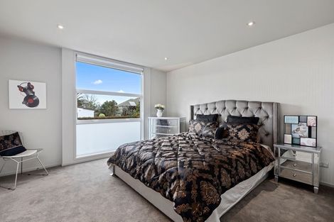 Photo of property in 19a Montgomery Avenue, Rothesay Bay, Auckland, 0630