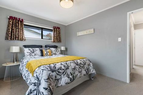 Photo of property in 1/6 Hinekohu Street, New Lynn, Auckland, 0600