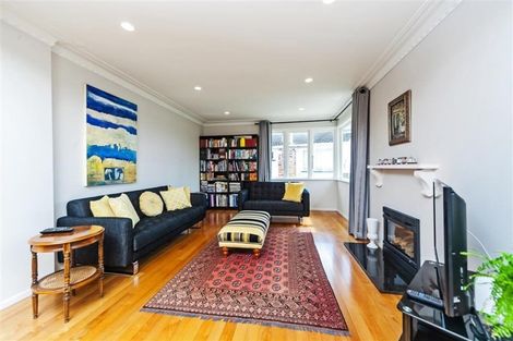 Photo of property in 6 Maunder Place, New Lynn, Auckland, 0600