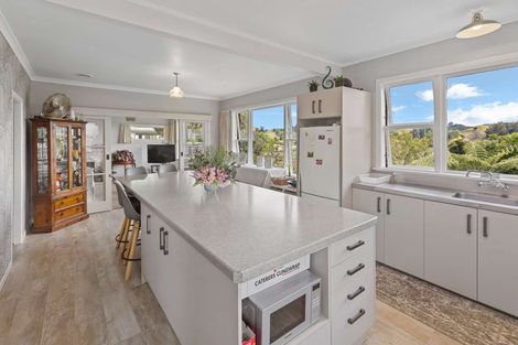 Photo of property in 8 Feltham Street, Hunterville, 4730