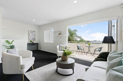 Photo of property in 1/48a Exmouth Road, Northcote, Auckland, 0627