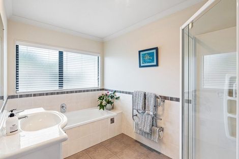 Photo of property in 33 Killalea Place, Paraparaumu, 5032