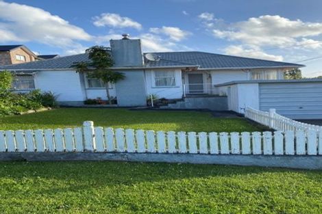 Photo of property in 135 View Road, Sunnyvale, Auckland, 0612