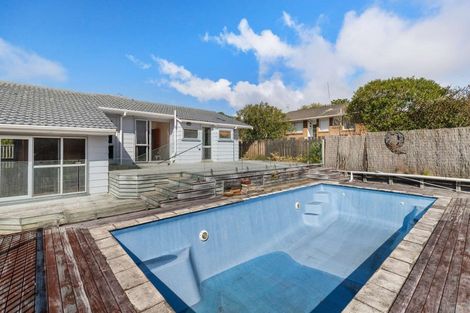 Photo of property in 9 Cockayne Crescent, Sunnynook, Auckland, 0620