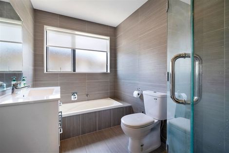 Photo of property in 23 Midhurst Avenue, Henderson, Auckland, 0612