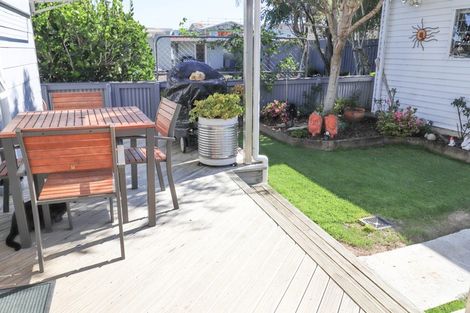 Photo of property in 6 Aputa Avenue, Te Puru, Thames, 3575