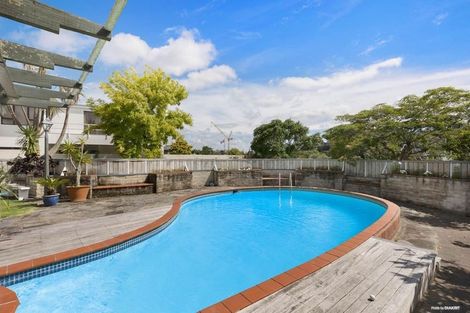 Photo of property in 10 Craig Road, Milford, Auckland, 0620