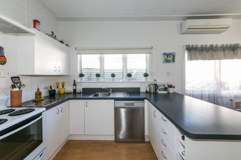 Photo of property in 109 Milton Road, Bluff Hill, Napier, 4110