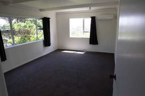 Photo of property in 15b Chetwode Grove, Newlands, Wellington, 6037