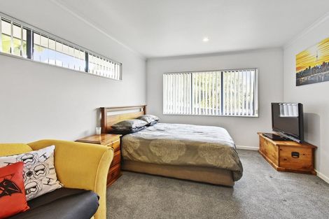 Photo of property in 16 Pat O'connor Place, Manurewa, Auckland, 2105