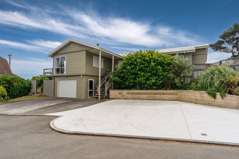 Photo of property in 82 Beacon Hill Road, Strathmore Park, Wellington, 6022