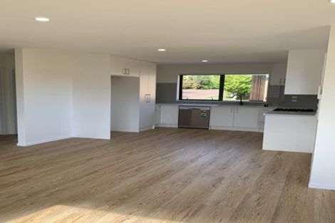 Photo of property in 11 San Ambrosio Rise, Henderson, Auckland, 0612