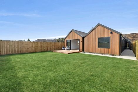 Photo of property in 32 Gillespie Street, Lake Hawea, 9382