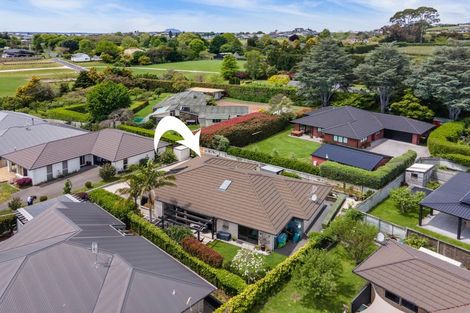 Photo of property in 10 Tranquil Grove, Omokoroa, 3114