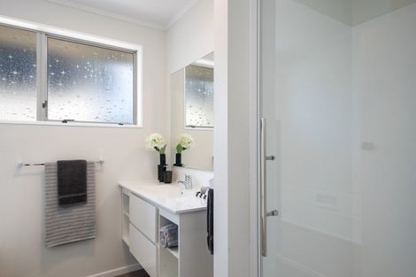 Photo of property in 22 Brightwater Crescent, Totara Park, Upper Hutt, 5018