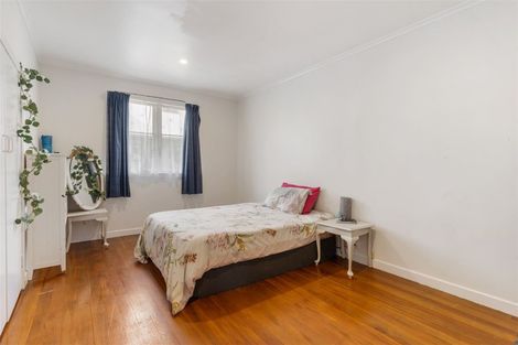 Photo of property in 19 Seymour Road, Sunnyvale, Auckland, 0612