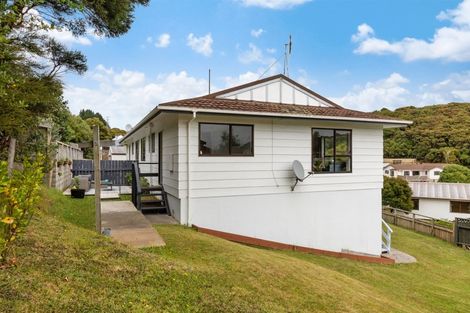 Photo of property in 49a Albatross Close, Whitby, Porirua, 5024