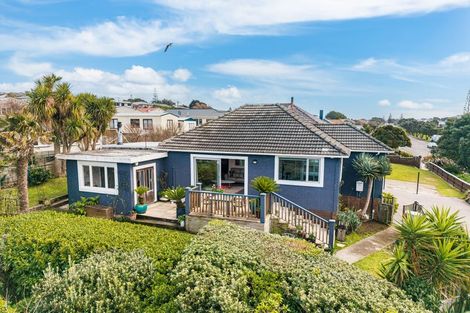 Photo of property in 140 Main Road, Titahi Bay, Porirua, 5022