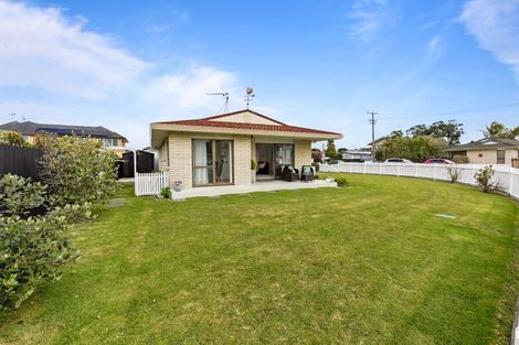 Photo of property in 1/20 Pine Road, Orewa, 0931