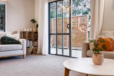 Photo of property in 25 Broadfield Street, Massey, Auckland, 0614