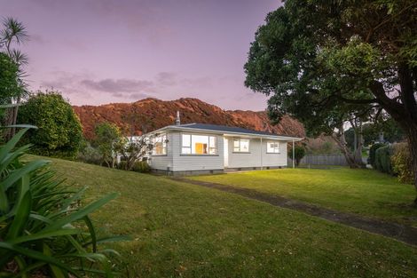 Photo of property in 100 Tilley Road, Paekakariki, 5034