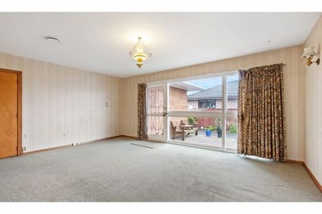 Photo of property in 2/43 Prestons Road, Redwood, Christchurch, 8051