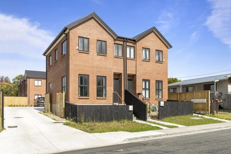 Photo of property in 2/9 Marlene Avenue, Te Atatu South, Auckland, 0610