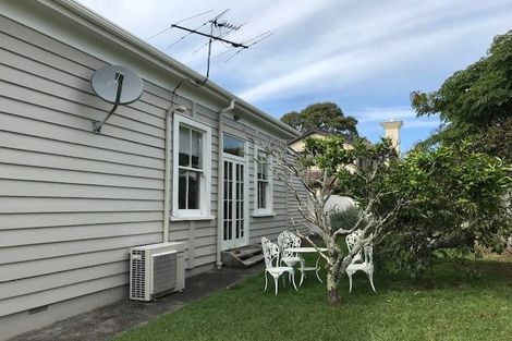 Photo of property in 7 Waterview Road, Stanley Point, Auckland, 0624