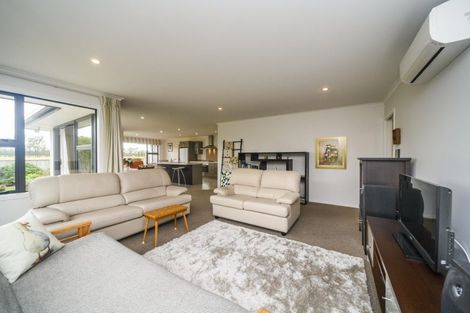 Photo of property in 15 Lorenzo Place, Kelvin Grove, Palmerston North, 4414