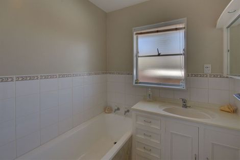 Photo of property in 10 Waratah Street, Avondale, Christchurch, 8061