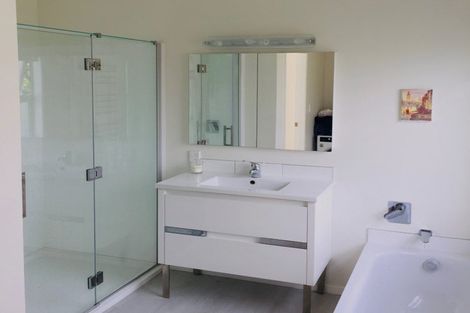 Photo of property in 52 Seaview Road, Paremata, Porirua, 5024