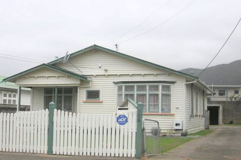 Photo of property in 150 Randwick Road, Moera, Lower Hutt, 5010