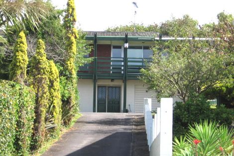 Photo of property in 3 Manhattan Heights, Glendene, Auckland, 0602