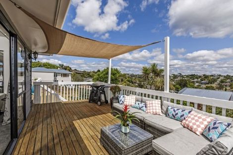 Photo of property in 2/7 Arran Road, Browns Bay, Auckland, 0630