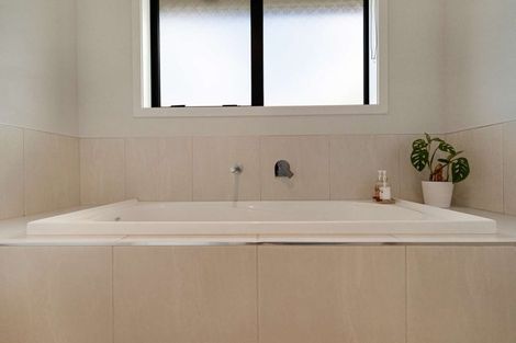 Photo of property in 5 Faber Place, Rototuna North, Hamilton, 3210