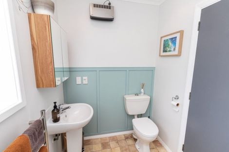 Photo of property in 9 Pinkerton Grove, Newlands, Wellington, 6037