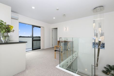 Photo of property in 27 Ellis Avenue, Mount Roskill, Auckland, 1041