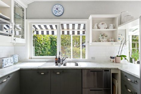 Photo of property in 90 Iranui Road, Inner Kaiti, Gisborne, 4010